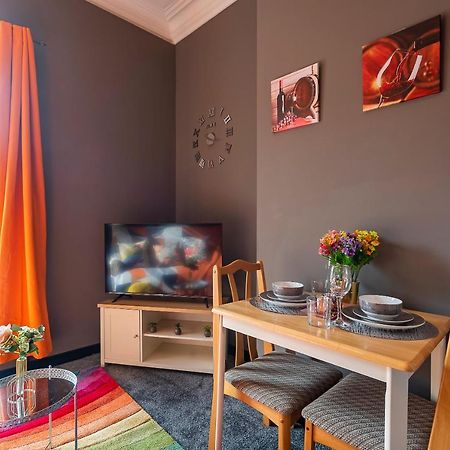 Art-Filled Bohemian 1 Bedroom Apt 2 Beds Colourful Praise Inn Apartment Kingston upon Hull Buitenkant foto