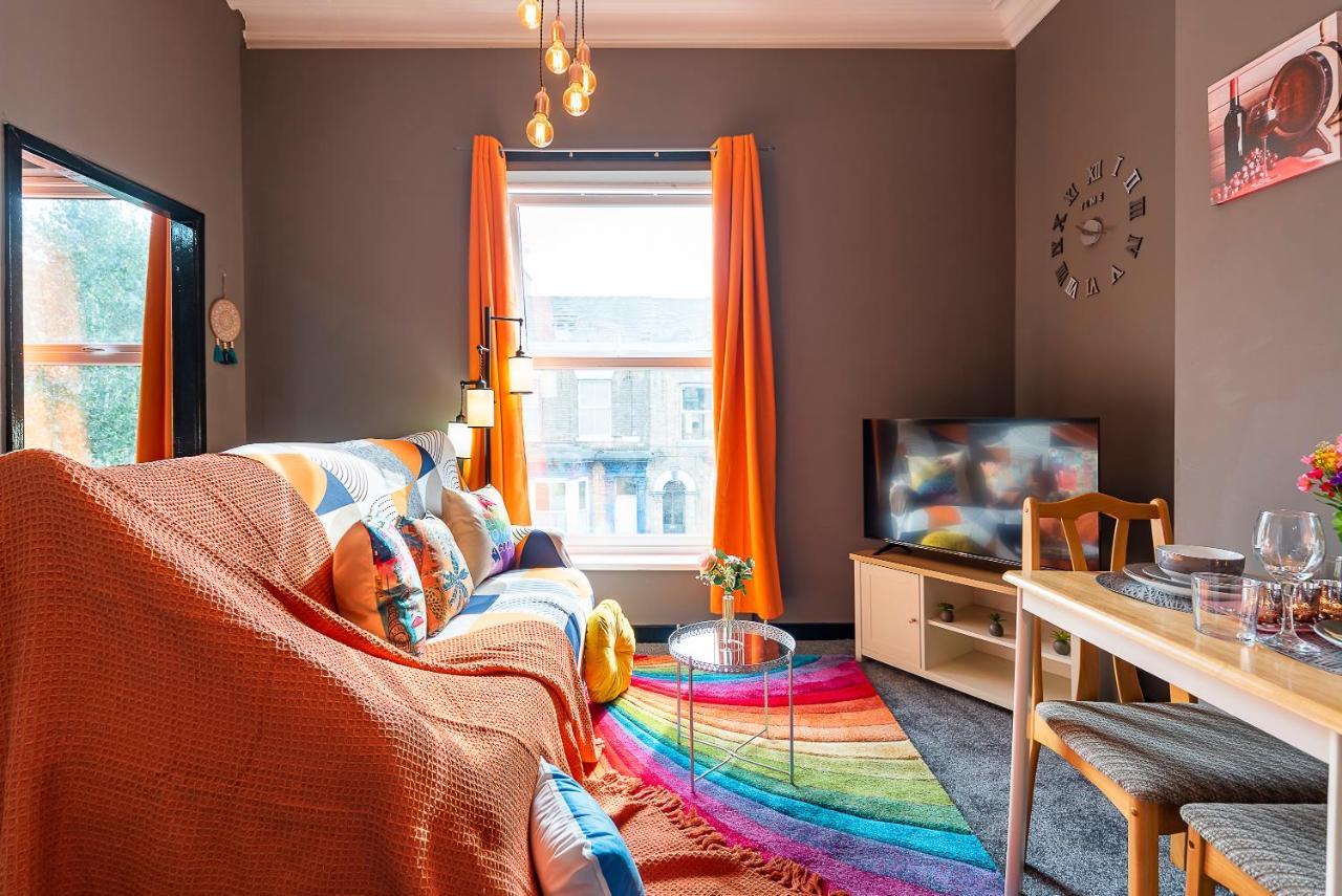 Art-Filled Bohemian 1 Bedroom Apt 2 Beds Colourful Praise Inn Apartment Kingston upon Hull Buitenkant foto
